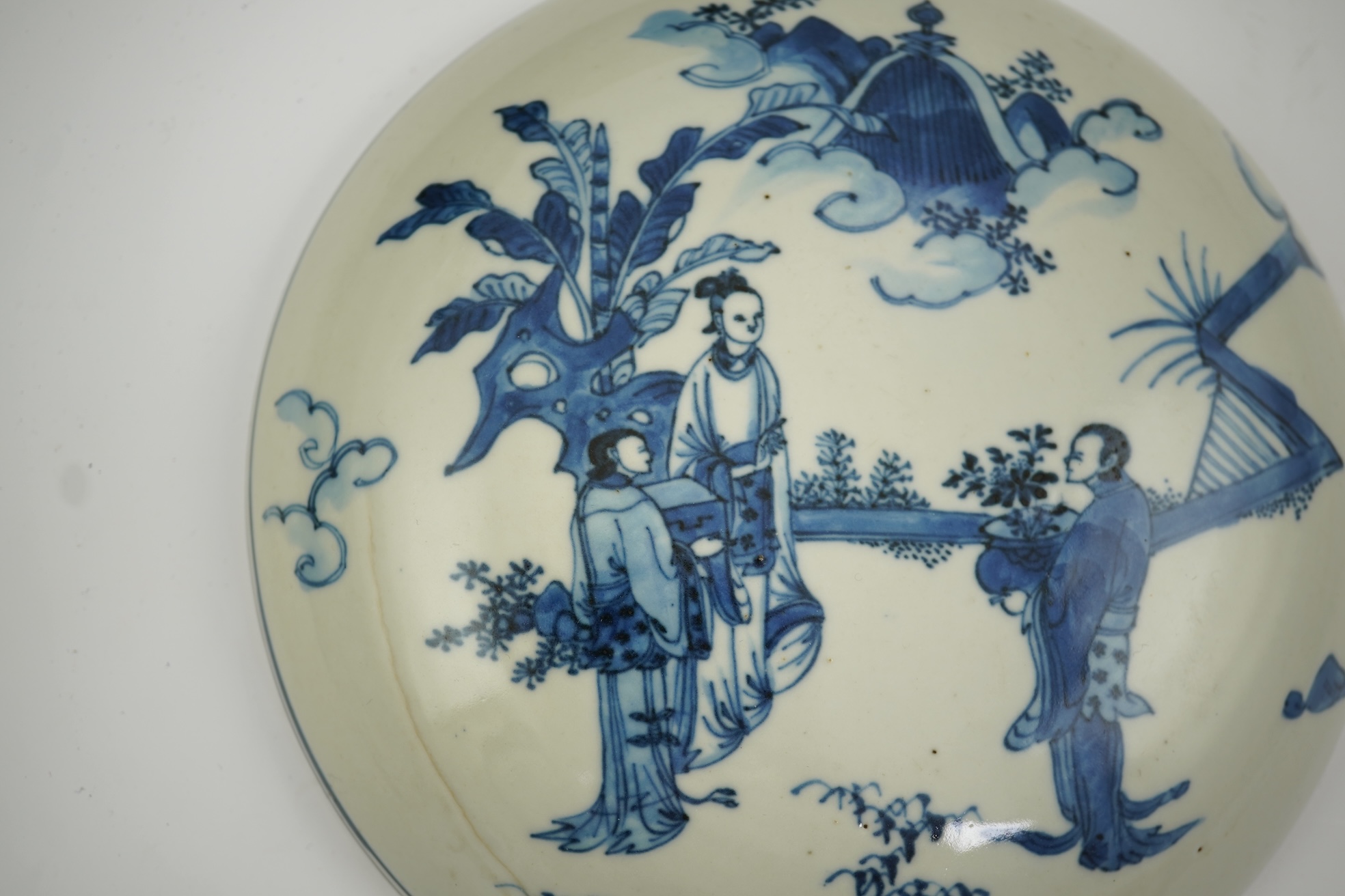 A Chinese blue and white cover for a box, early Kangxi period